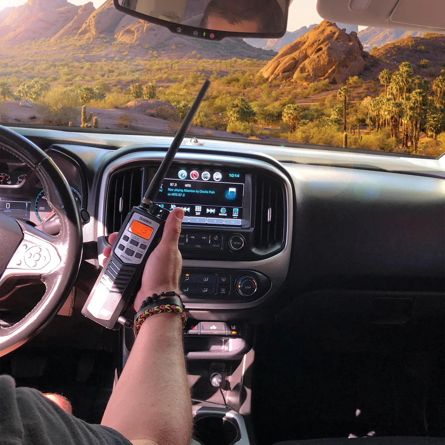 Uniden PRO501TK Pro Sizeeries 40-Channel Handheld CB Radio with Magnet-Mount Antenna, Black, PRO501TK