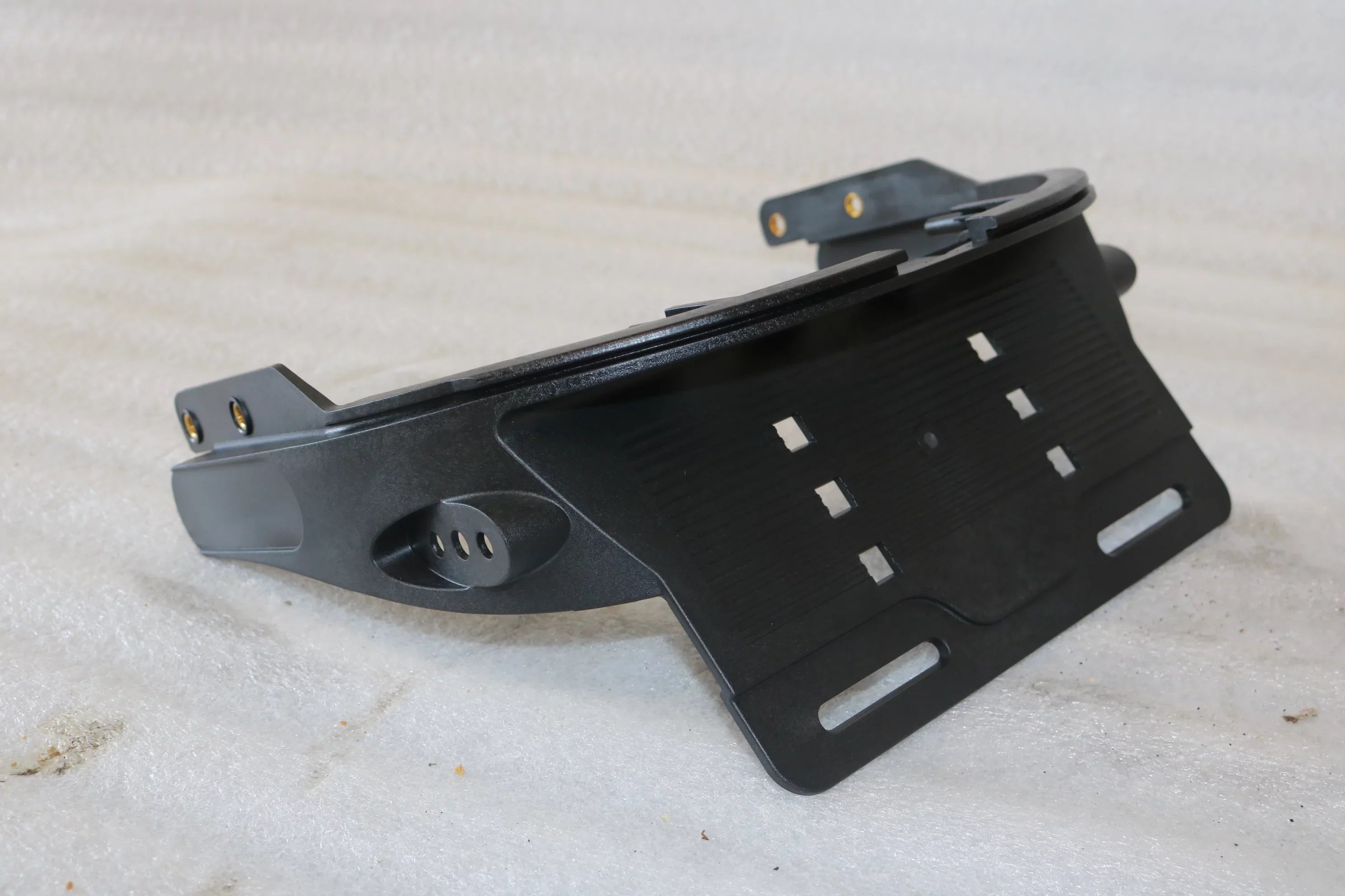 NEW OEM 2007-2011 HARLEY VRSizeC VRSizeCDX VRSizeCAW LICENSizeE PLATE BRACKET 69086-07A