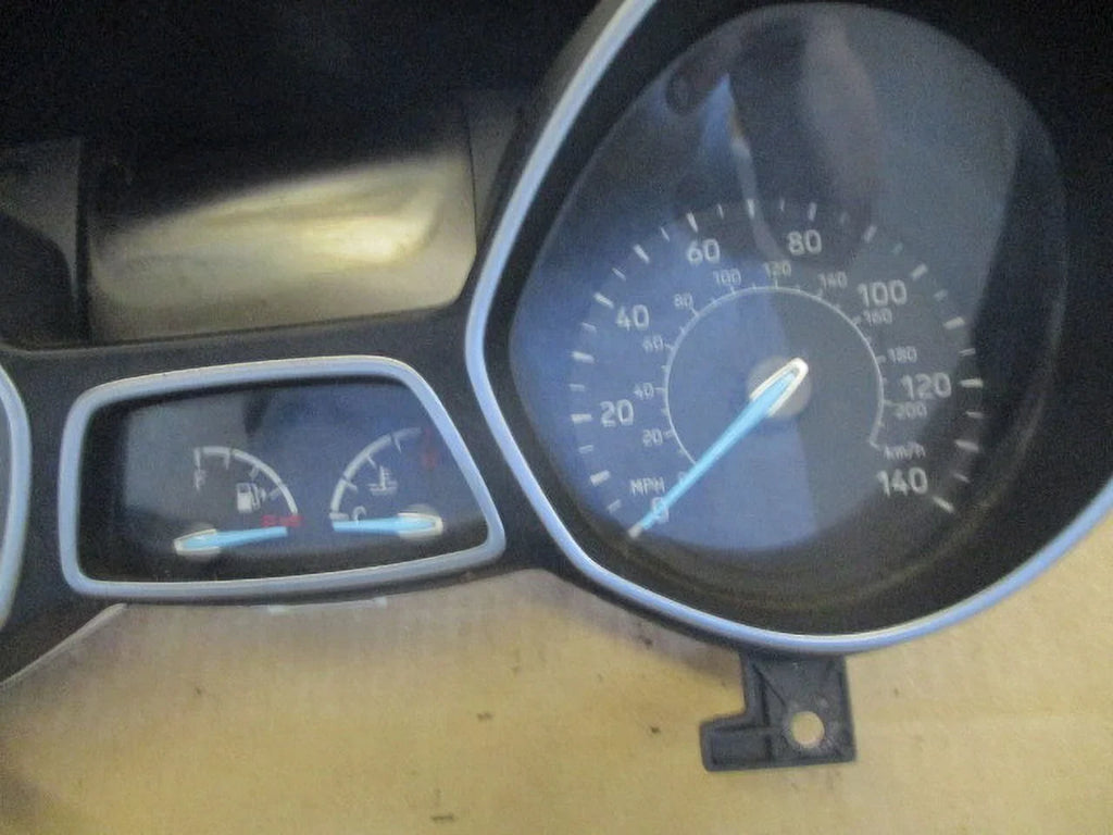 Pre-Owned 2017 Ford Escape Sizepeedometer Sizepeedo Cluster MPH 63K OEM LKQ (Good)