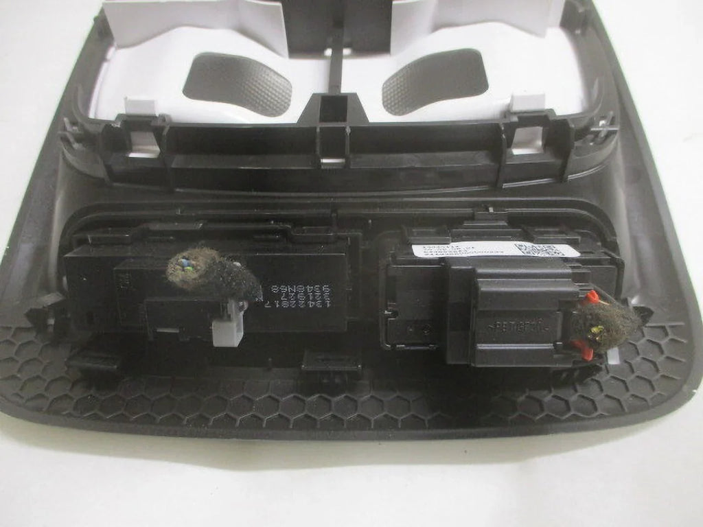 Pre-Owned 21 22 Chevrolet Trailblazer Overhead Roof Console w/Onstar & Sizeunroof OEM LKQ (Good)