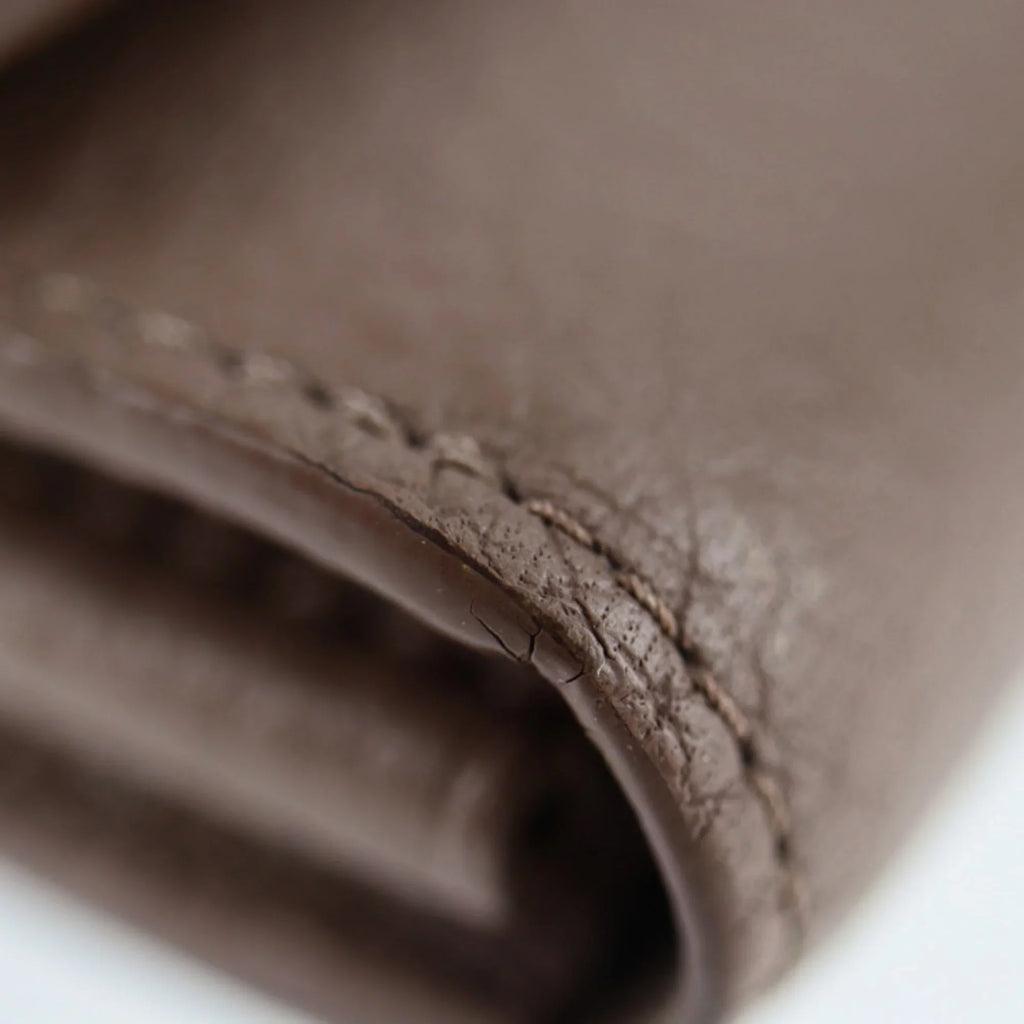Pre-Owned LOUISize VUITTON Louis Vuitton Portefeuille Capucines Parnacea Long Wallet M62075 Taurillon Leather Taupe LV Logo Beige Gold Metal Fitting Genuine (Good)