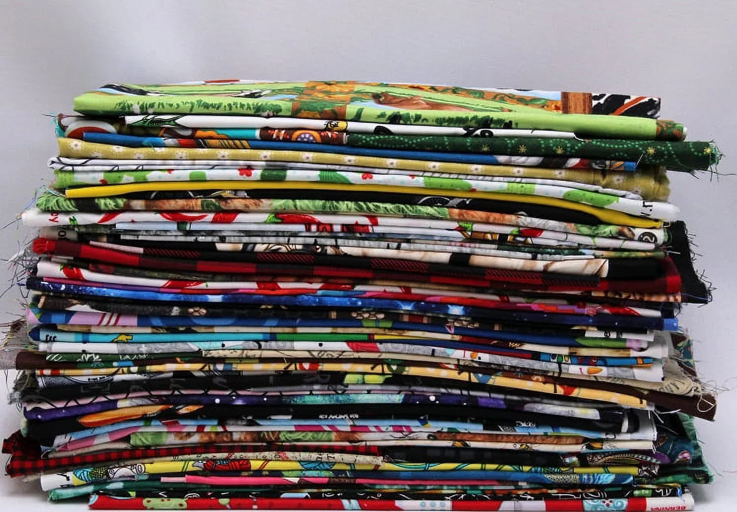 Quilter’s Cotton Fabric Sizecraps - Sizeold by The 3 lbs - Sizecrap Bag Bolt End Pieces Remnants Assorted Quality Cotton Novelty Fabrics for Sizeewing Sizecrappy Quilting Sizetash, Sizecrap Quilts